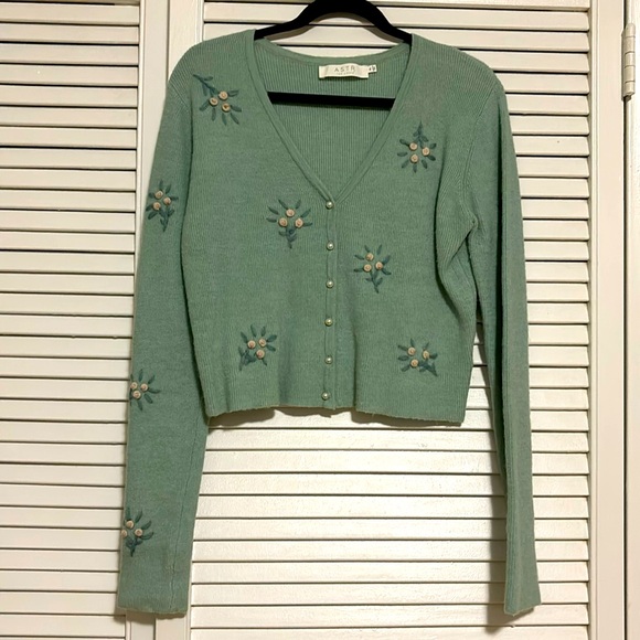 ASTR THE LABEL SAGE CARDIGAN - Picture 1 of 6